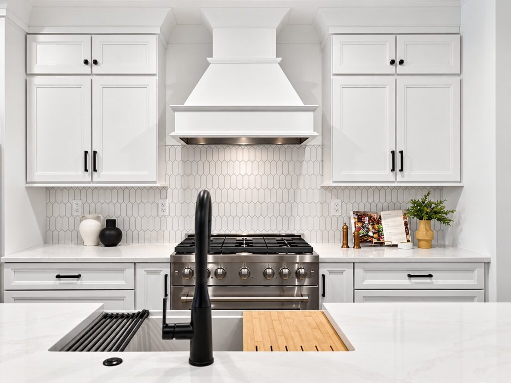 Kitchen with Yonah cabinets in Century White